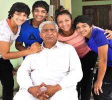 Being the daughter of wrestler and Dronacharya Award recipient Mahavir Singh Phogat, there was a lot of pressure on her since she was small. She and h